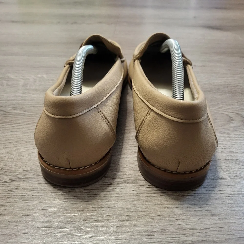 Anne Klein iFlex Tan‎ Flat Loafers Lion Logo Medallion Slip On Shoes size 8.5